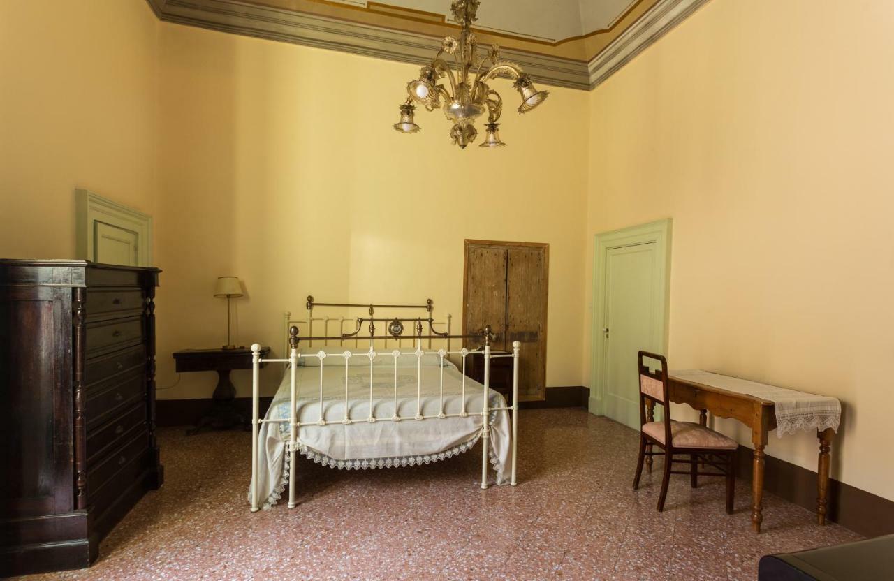 Palazzo Leuzzi B&B Galatone Exteriör bild